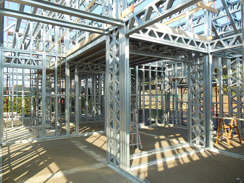 COLD FORMED STEEL AND BUILDING MASS HOUSING